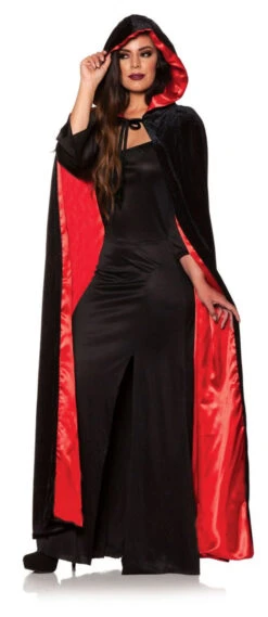 Cape En Velours Noire Avec Doublure Rouge